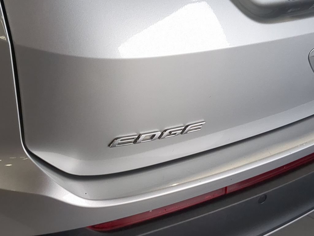 Used 2018 Ford Edge SEL w/ Equipment Group 201A AWD/4WD image 16