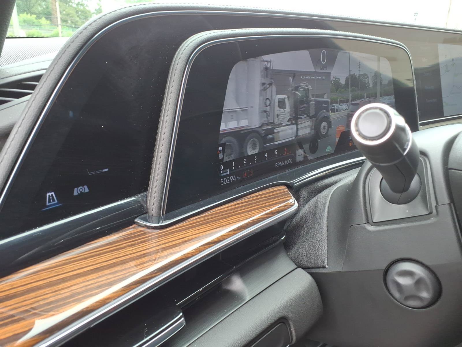 Used 2023 Cadillac Escalade Luxury AWD/4WD image 25