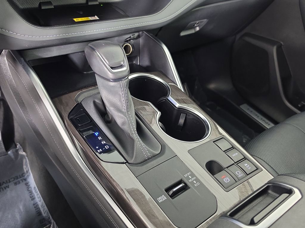Used 2024 Toyota Highlander Limited FWD image 22