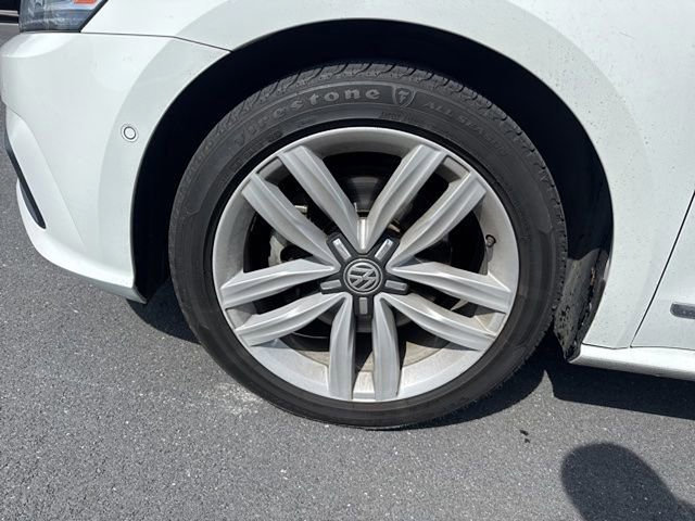 Used 2017 Volkswagen Passat 1.8T SEL Premium image 9