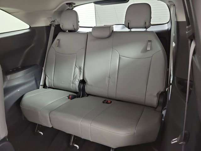 Used 2025 Toyota Sienna XLE FWD image 14