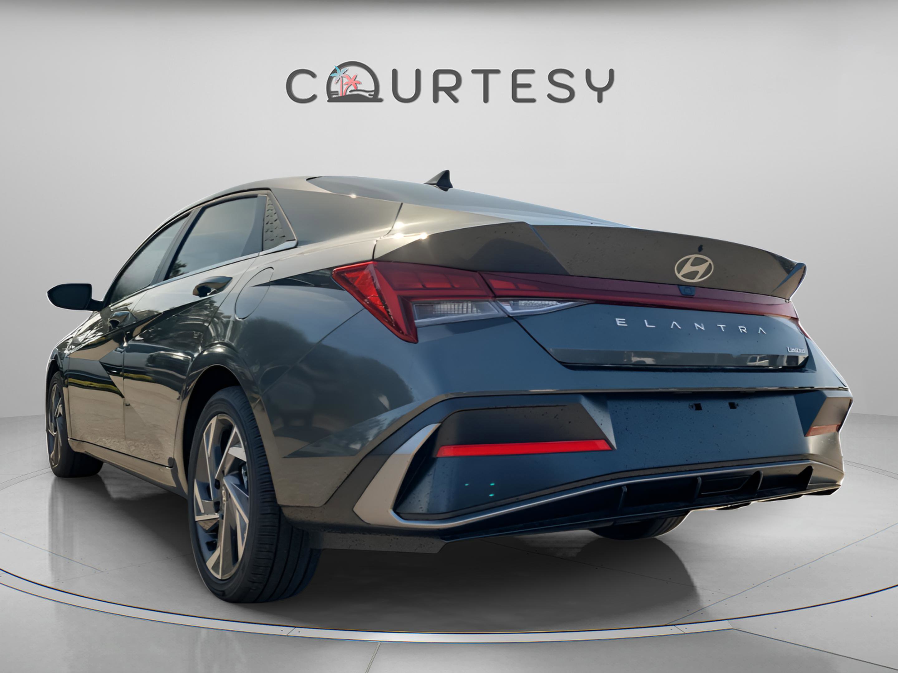 New 2026 Hyundai Elantra Limited FWD image 3