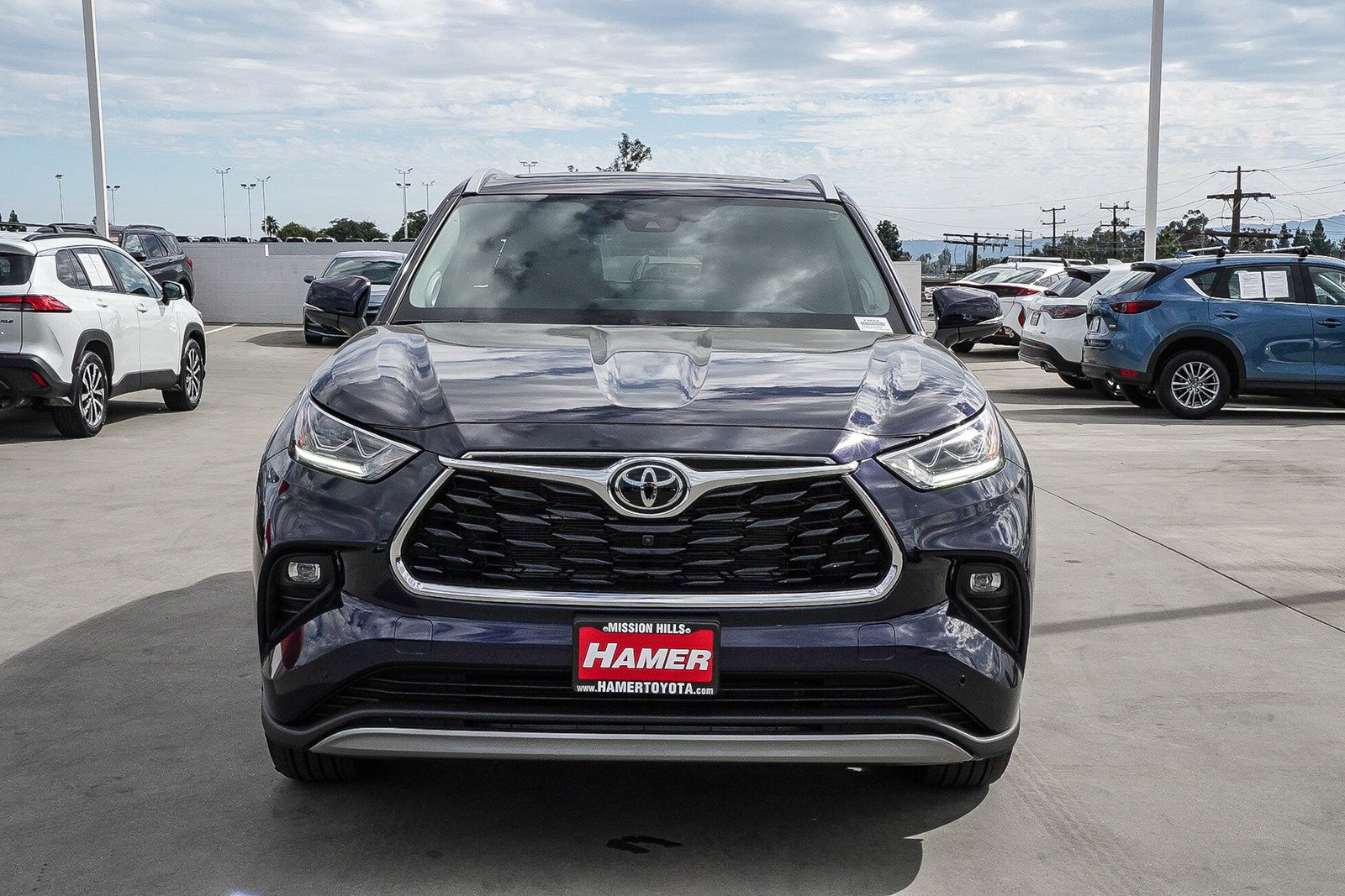 New 2025 Toyota Highlander Platinum image 2