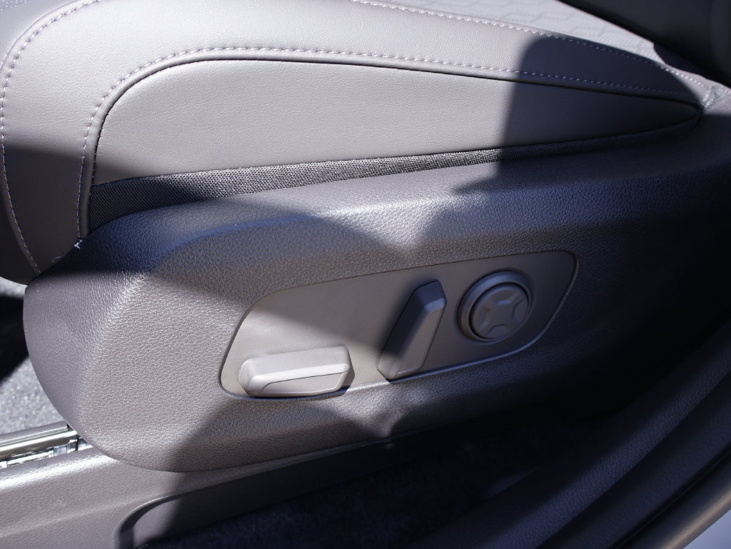 New 2027 Kia Carnival SX w/ Dark Edition Package FWD image 29