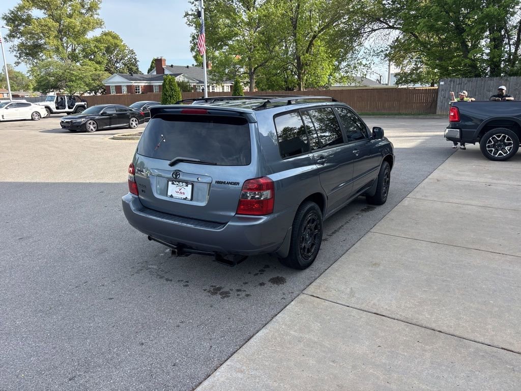 Used 2005 Toyota Highlander 2WD V6 w/ 3rd Row image 4