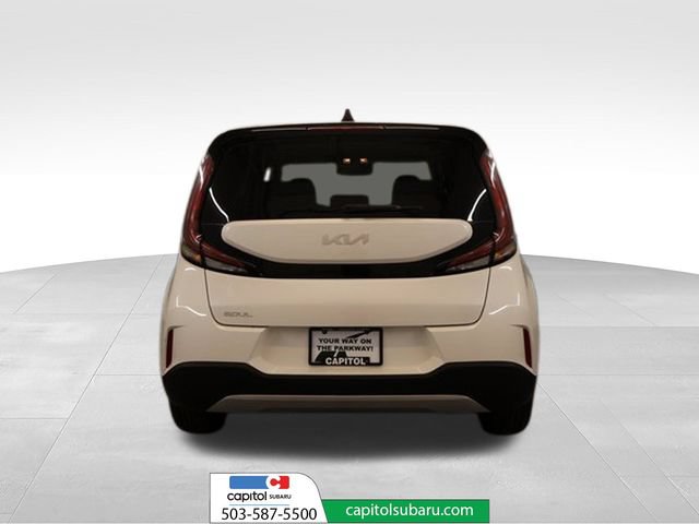 Used 2023 Kia Soul LX w/ LX Technology Package FWD image 4