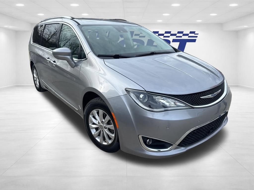 Used 2019 Chrysler Pacifica Touring-L w/ Advanced Safetytec Group image 3