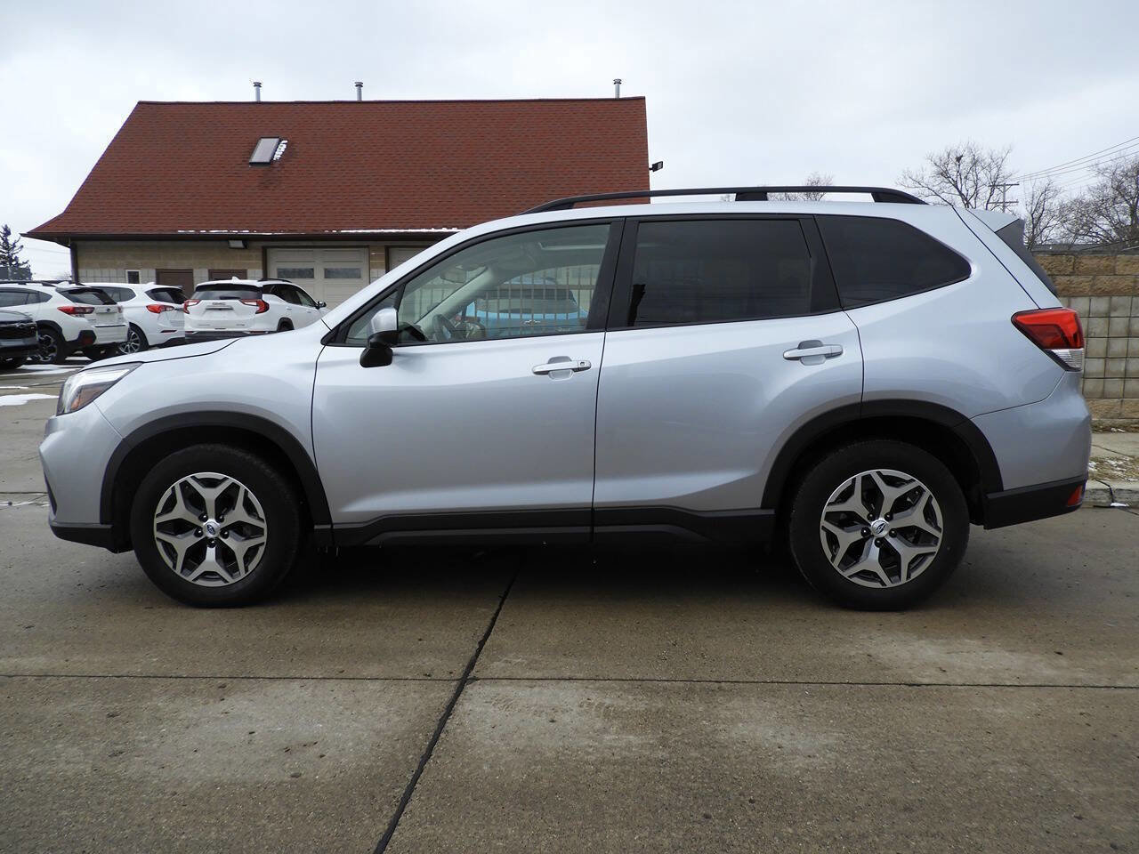 Used 2021 Subaru Forester Premium image 7