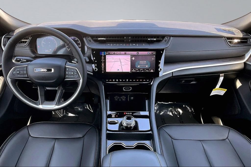 New 2026 Jeep Grand Cherokee Limited w/ Limited Altitude Package AWD/4WD image 9