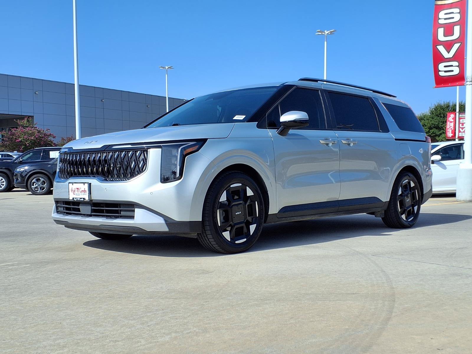 Used 2025 Kia Carnival EX FWD image 1