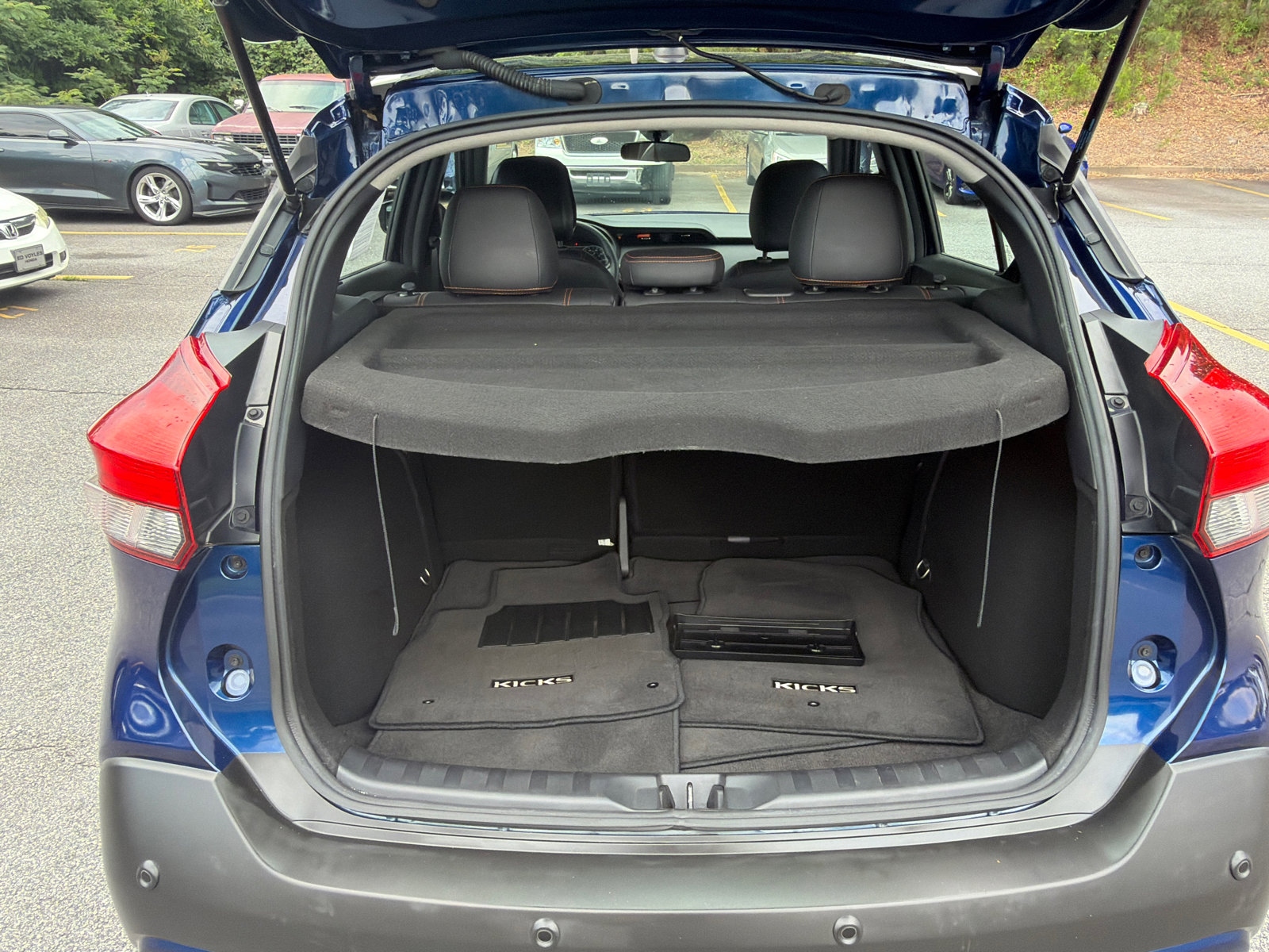 Used 2020 Nissan Kicks SR w/ SR Premium Package FWD image 17