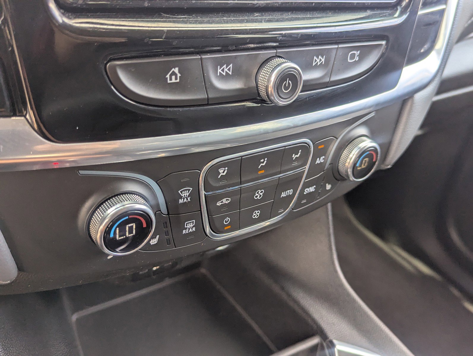 Certified 2021 Chevrolet Traverse LT image 29