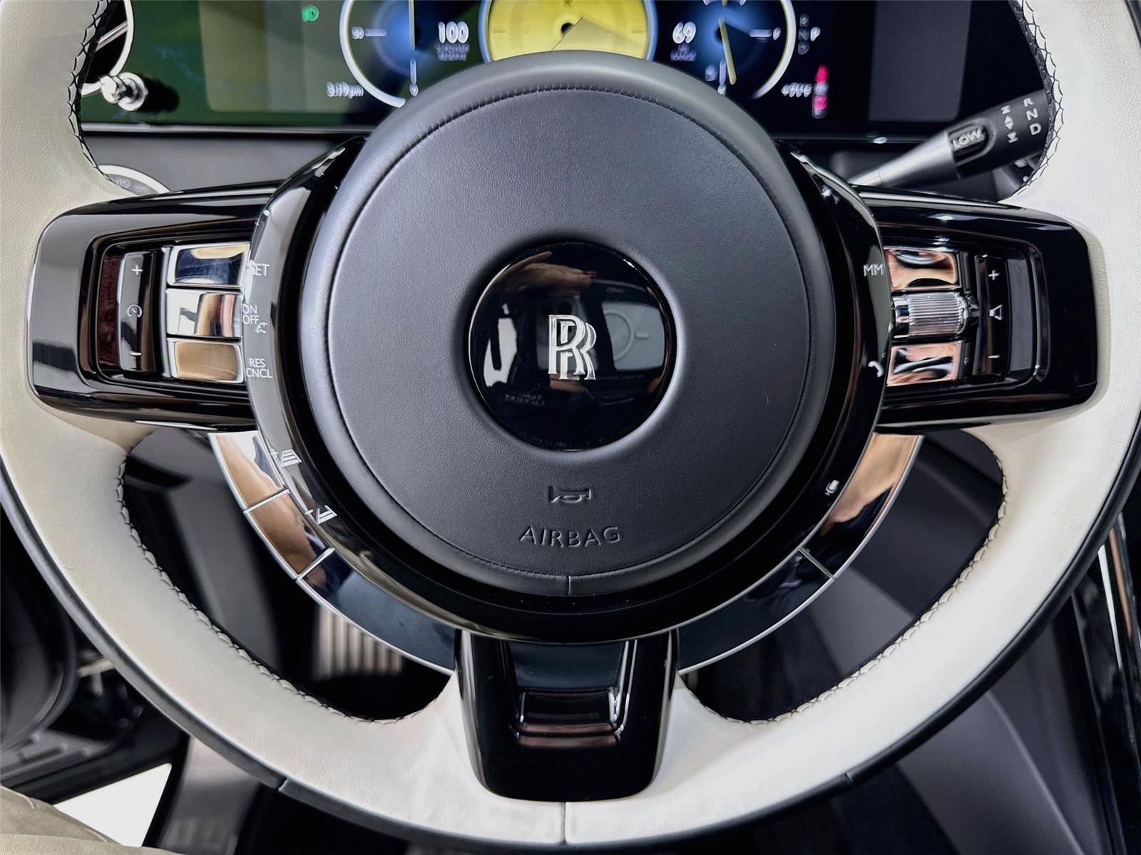 Used 2025 Rolls-Royce Cullinan AWD/4WD image 22