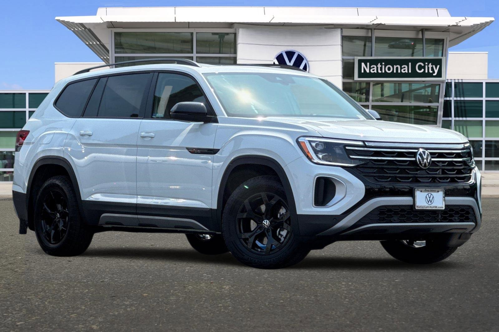 New 2025 Volkswagen Atlas Peak Edition SE image 2