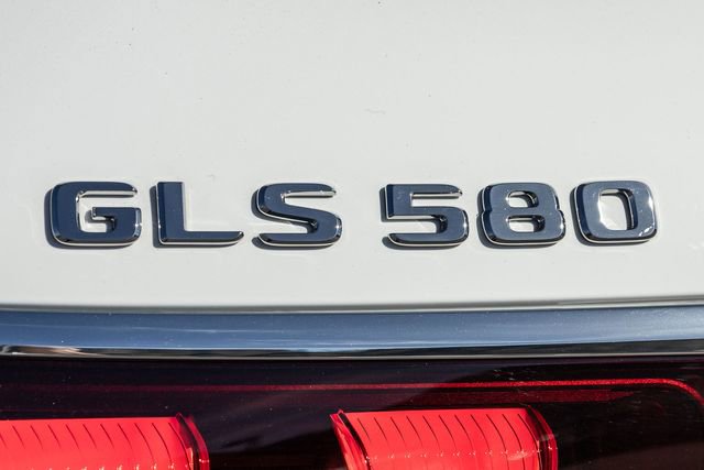 Used 2025 Mercedes-Benz GLS 580 4MATIC image 5