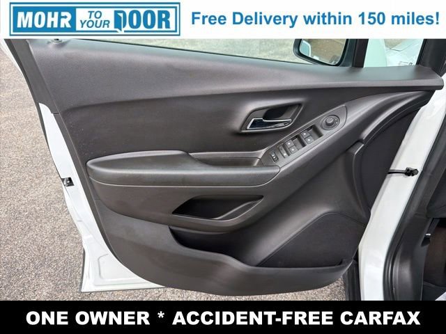 Used 2022 Chevrolet Trax LT w/ LT Convenience Package image 11