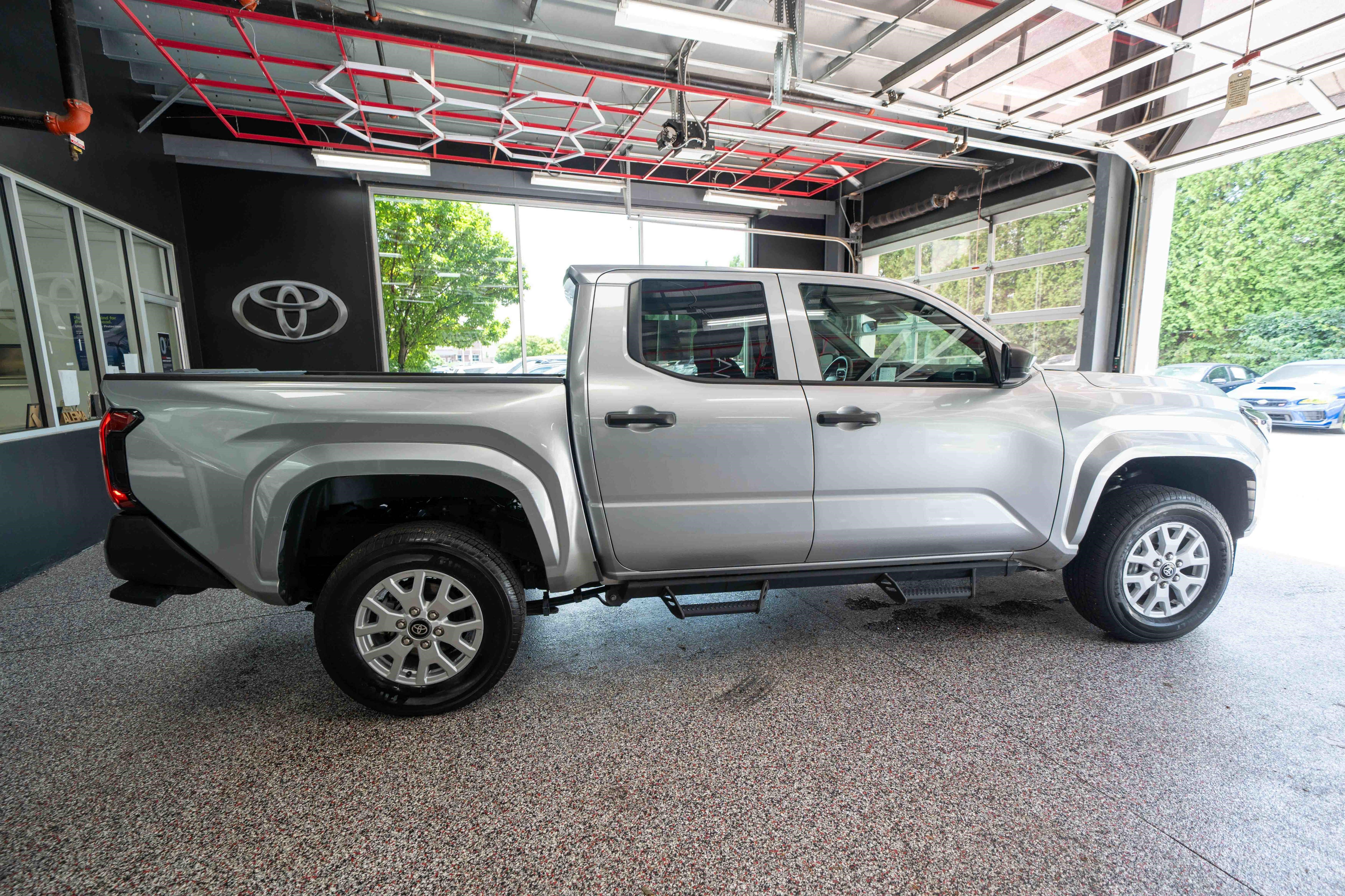 Used 2025 Toyota Tacoma SR w/ SR Upgrade Package AWD/4WD image 4