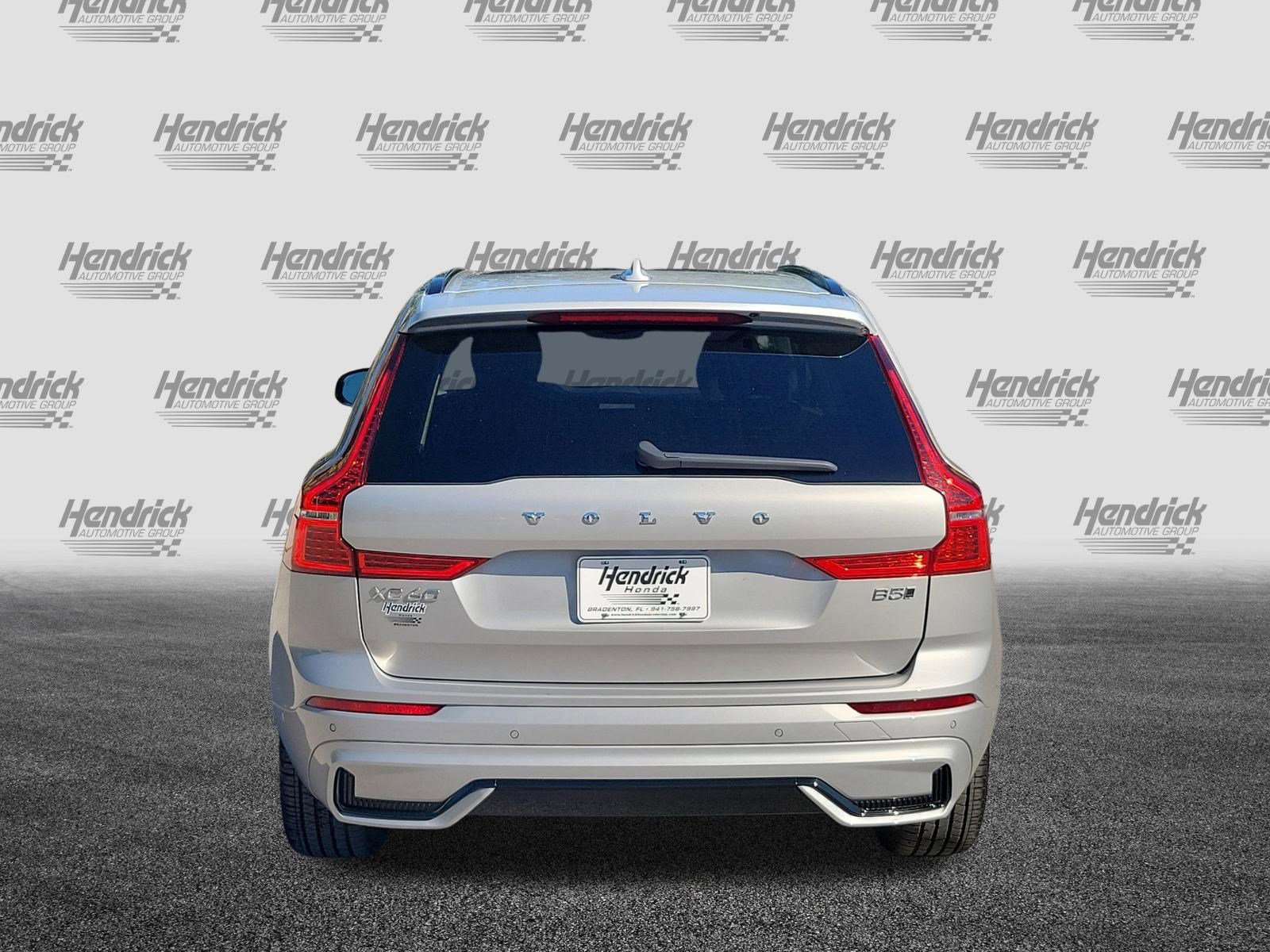 Used 2025 Volvo XC60 B5 Plus image 9