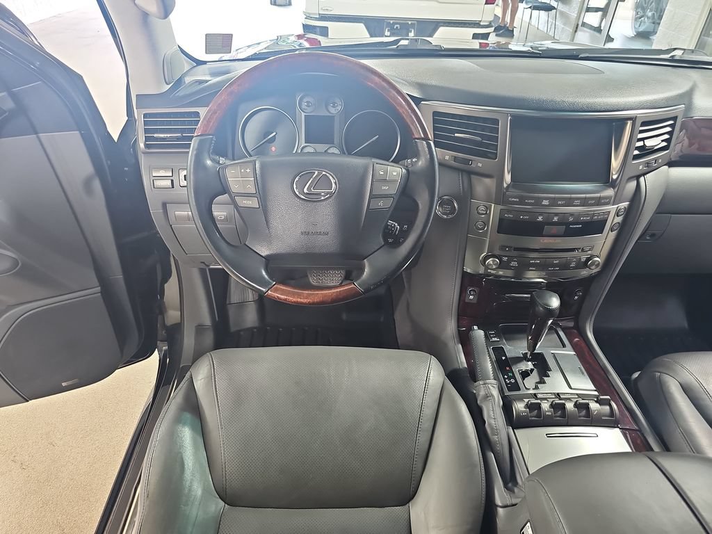 Used 2010 Lexus LX 570 4WD w/ Luxury Pkg image 23