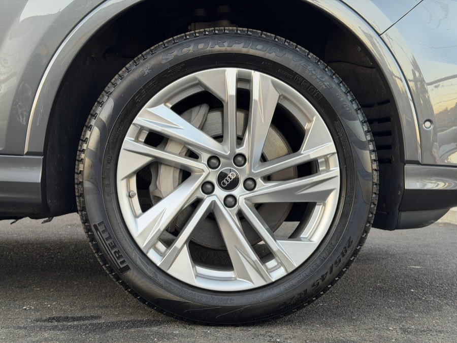 Used 2022 Audi Q7 3.0T Premium Plus w/ Premium Plus Package AWD/4WD image 23