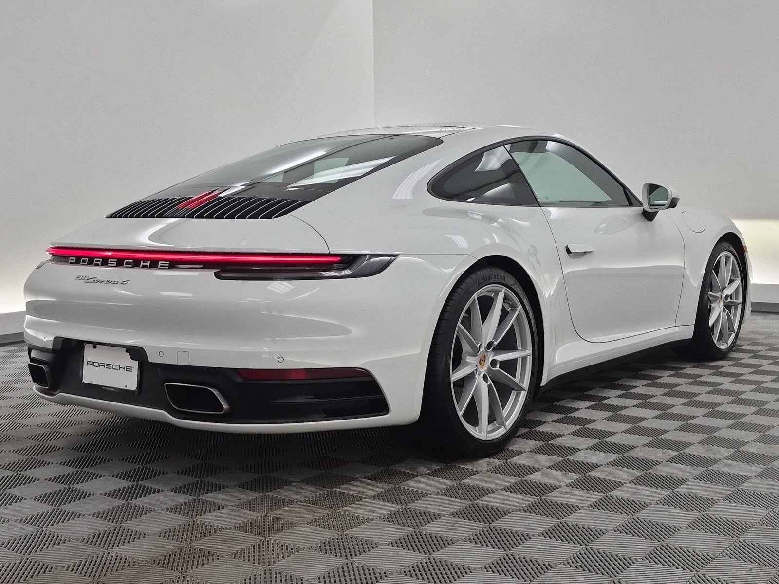Certified 2024 Porsche 911 Carrera 4 AWD/4WD image 9