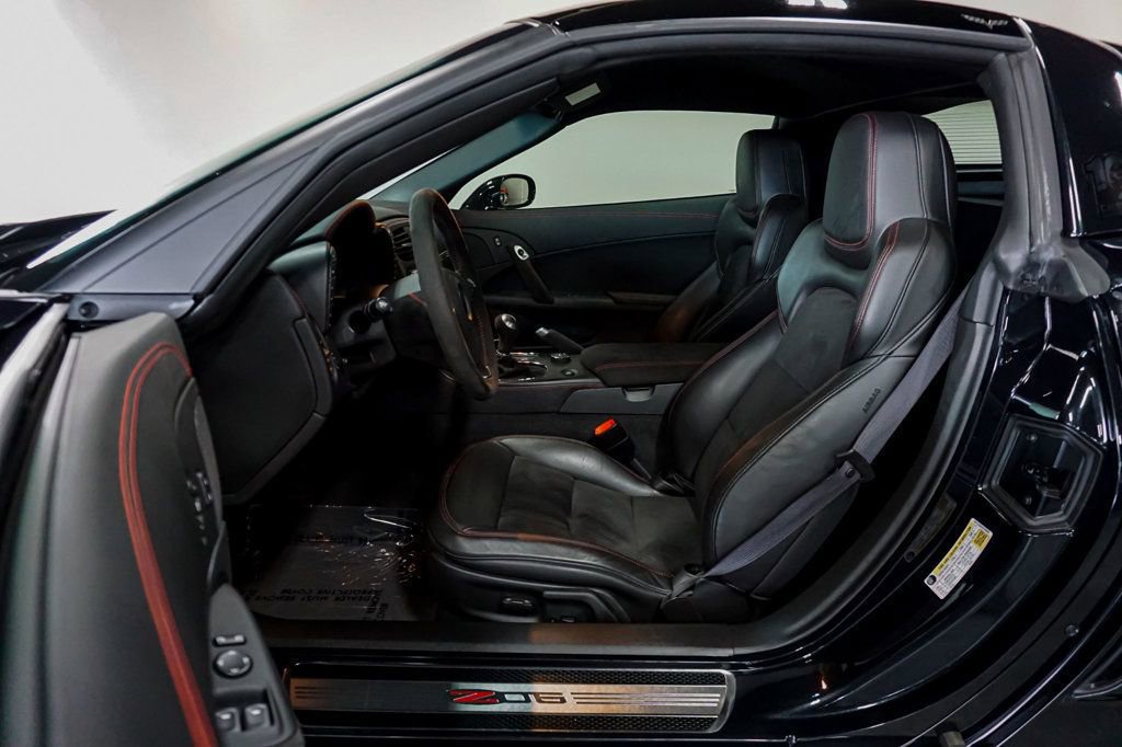 Used 2012 Chevrolet Corvette Z06 w/ 3LZ Preferred Equipment Group image 7