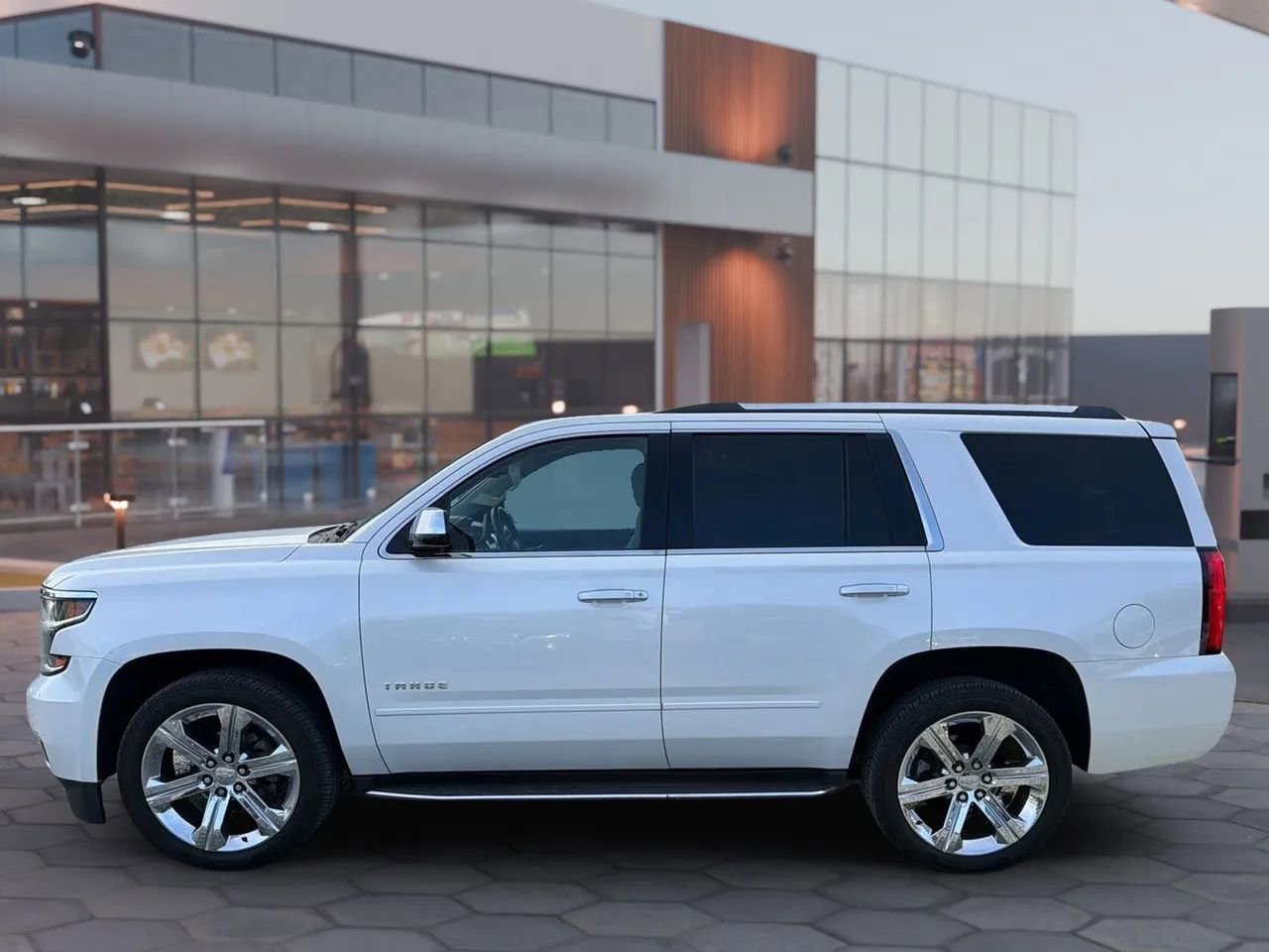 Used 2018 Chevrolet Tahoe Premier image 4