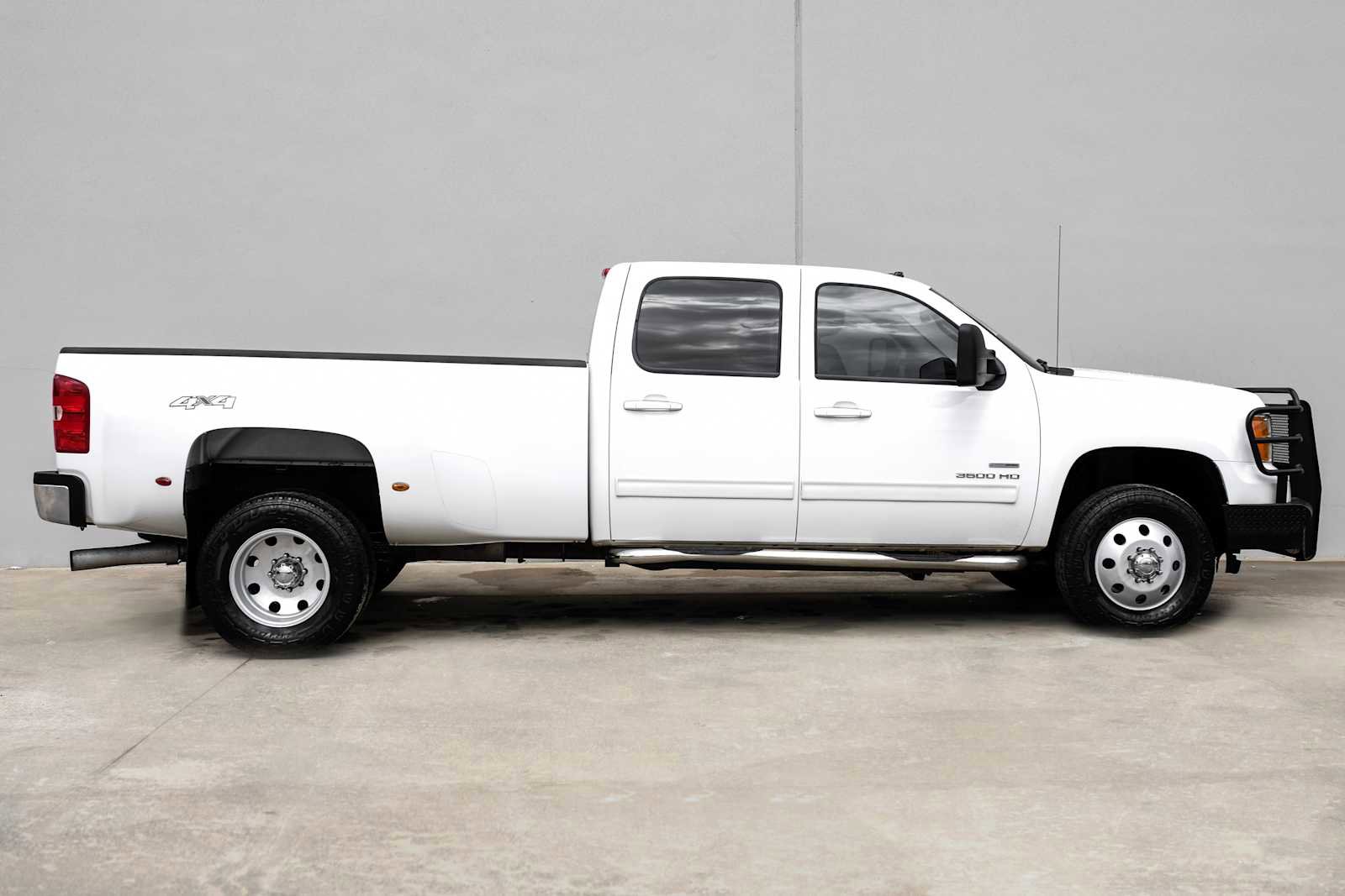 Used 2010 GMC Sierra 3500 SLT w/ SLT Convenience Package image 7