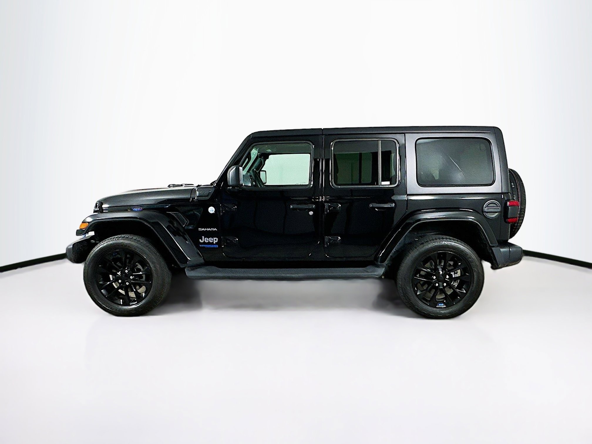 Used 2022 Jeep Wrangler Sahara w/ Cold Weather Group image 4