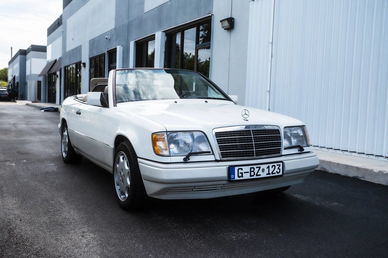 Used 1995 Mercedes-Benz E 320 Convertible image 4