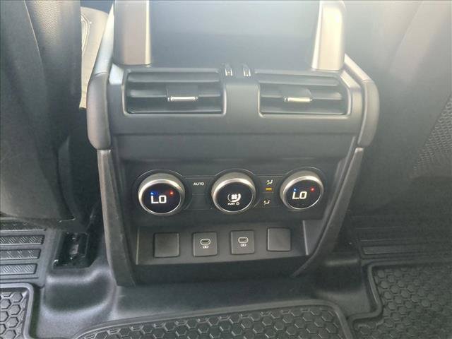 Used 2024 Land Rover Defender 130 X-Dynamic SE AWD/4WD image 18