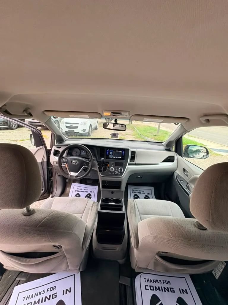 Used 2015 Toyota Sienna LE FWD image 18