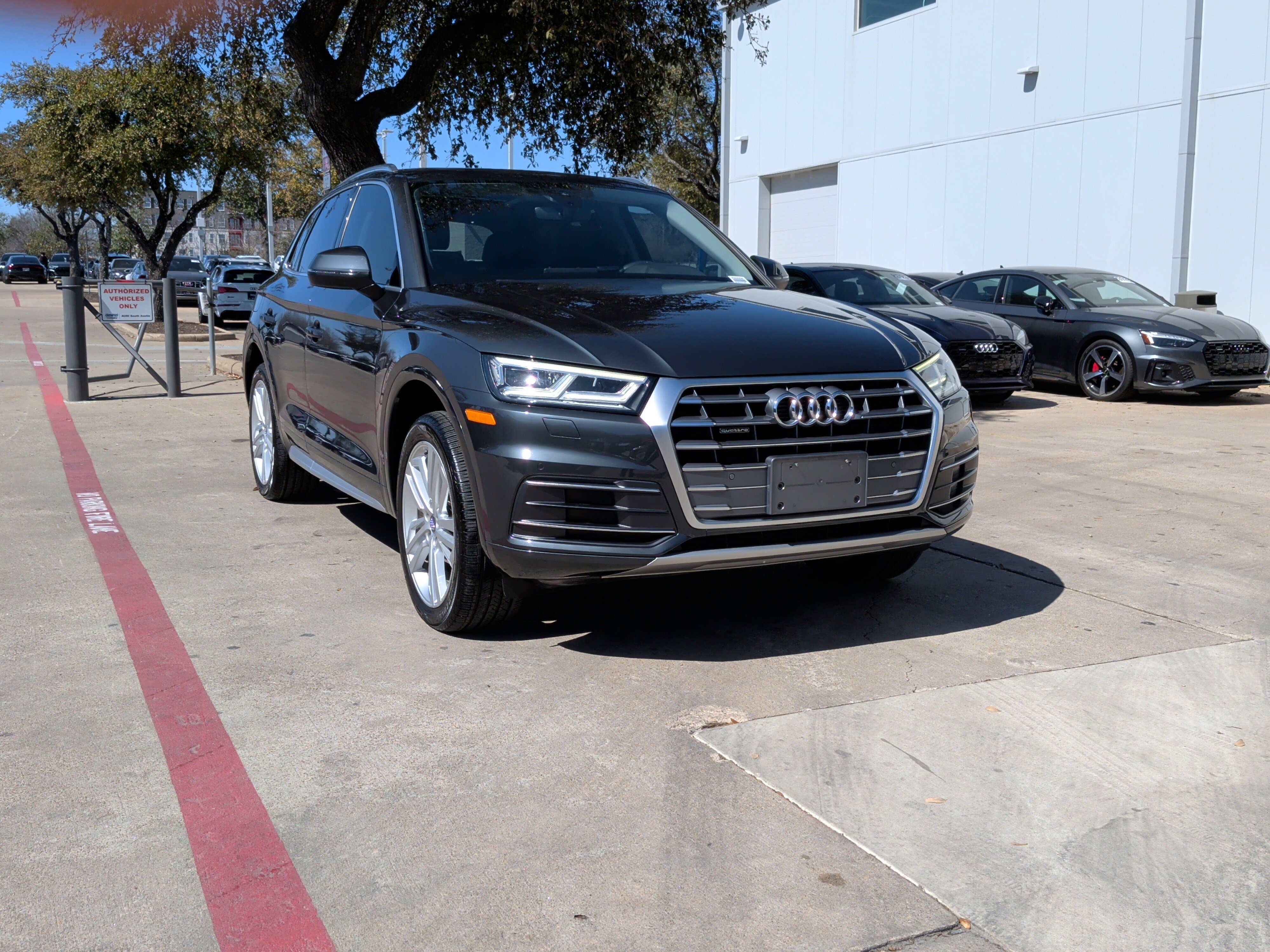 Used 2018 Audi Q5 2.0T Premium Plus w/ Premium Plus Package image 2
