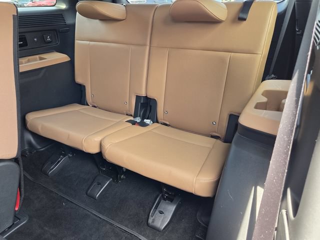 Used 2025 Hyundai Santa Fe Limited FWD image 12