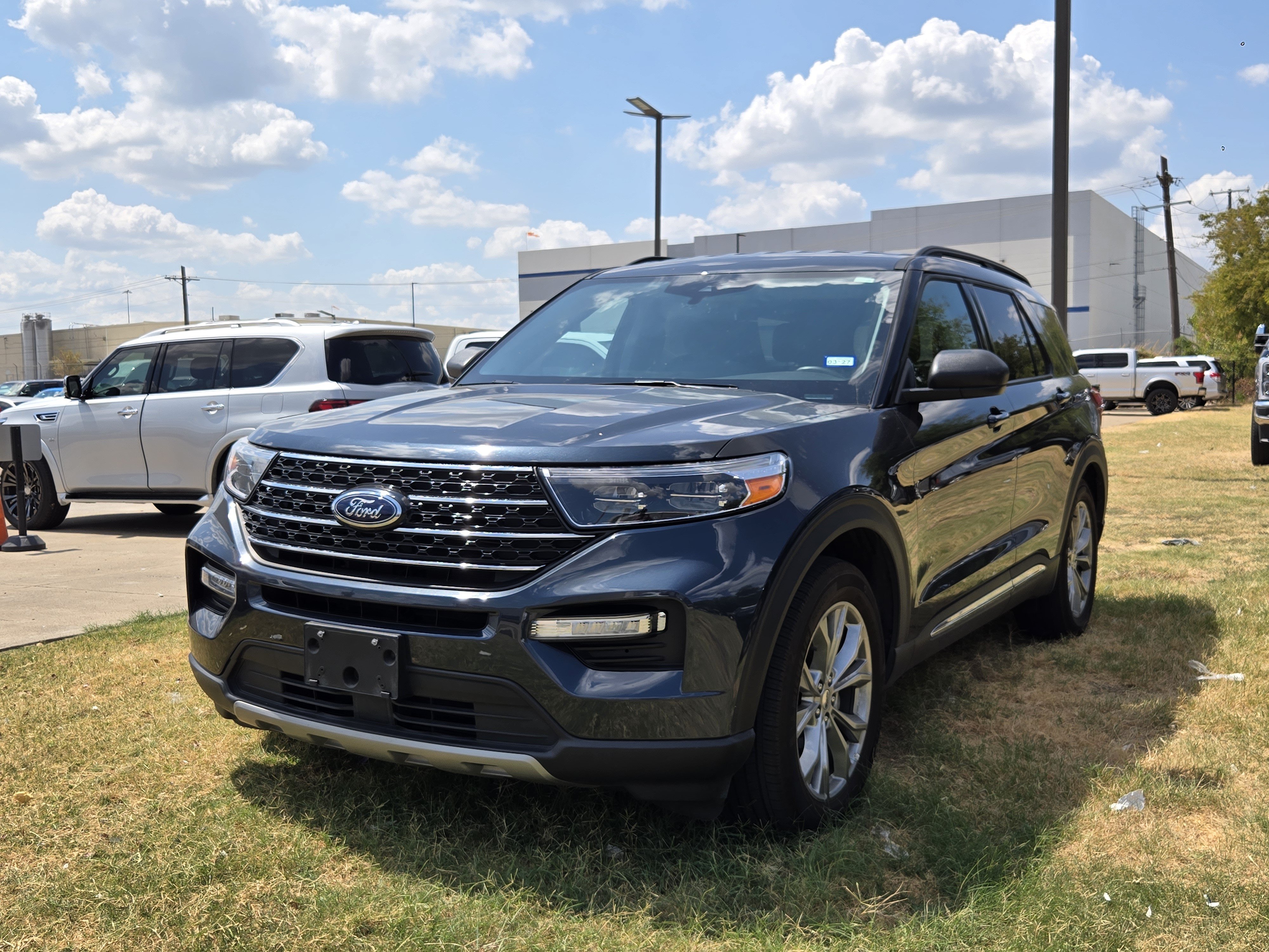 Used 2023 Ford Explorer XLT w/ Equipment Group 202A RWD image 3