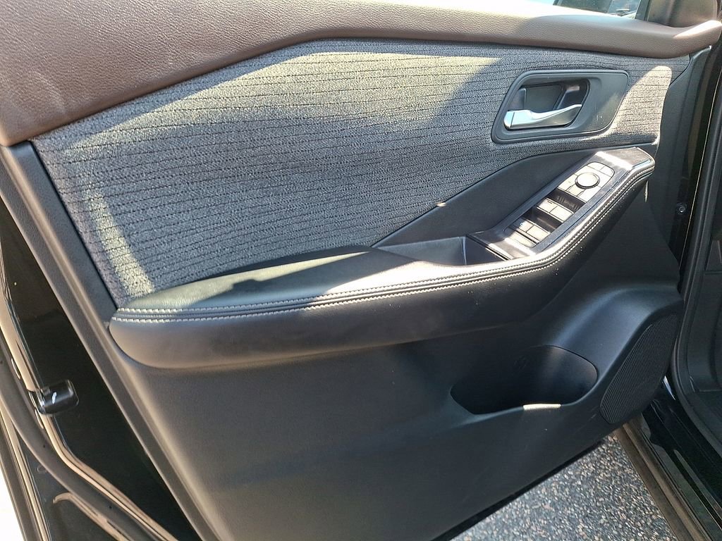 Used 2023 Nissan Rogue SV image 14