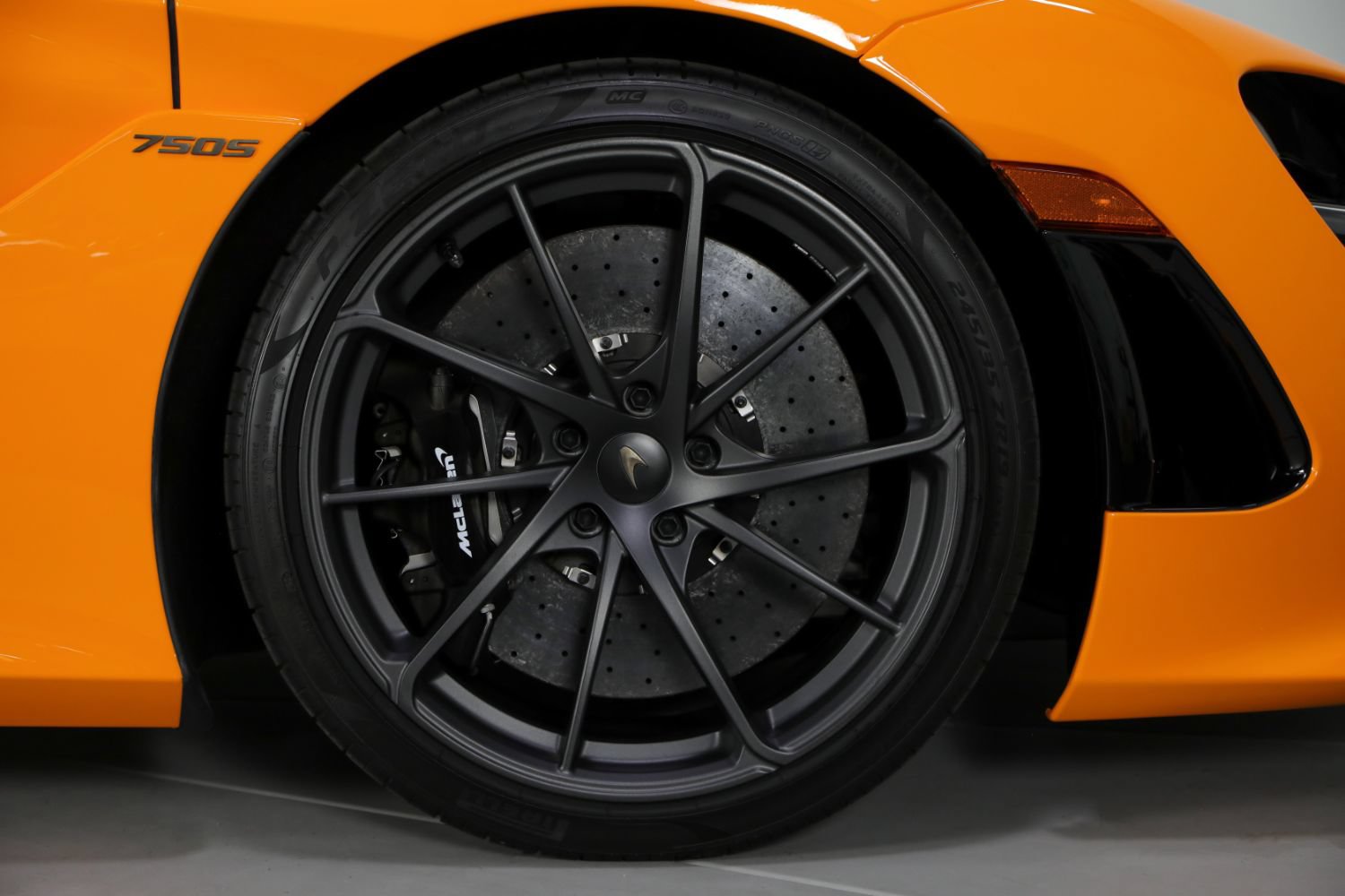 Used 2026 McLaren 750S Spider RWD image 28