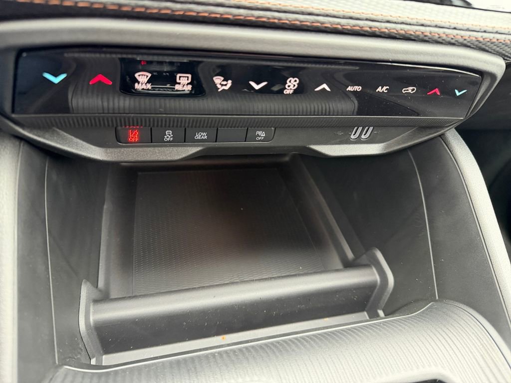 New 2026 Jeep Cherokee Overland w/ Trailer Tow Group image 20