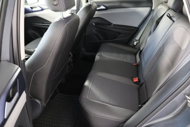 Used 2024 Volkswagen Taos SE w/ Panoramic Sunroof Package AWD/4WD image 21