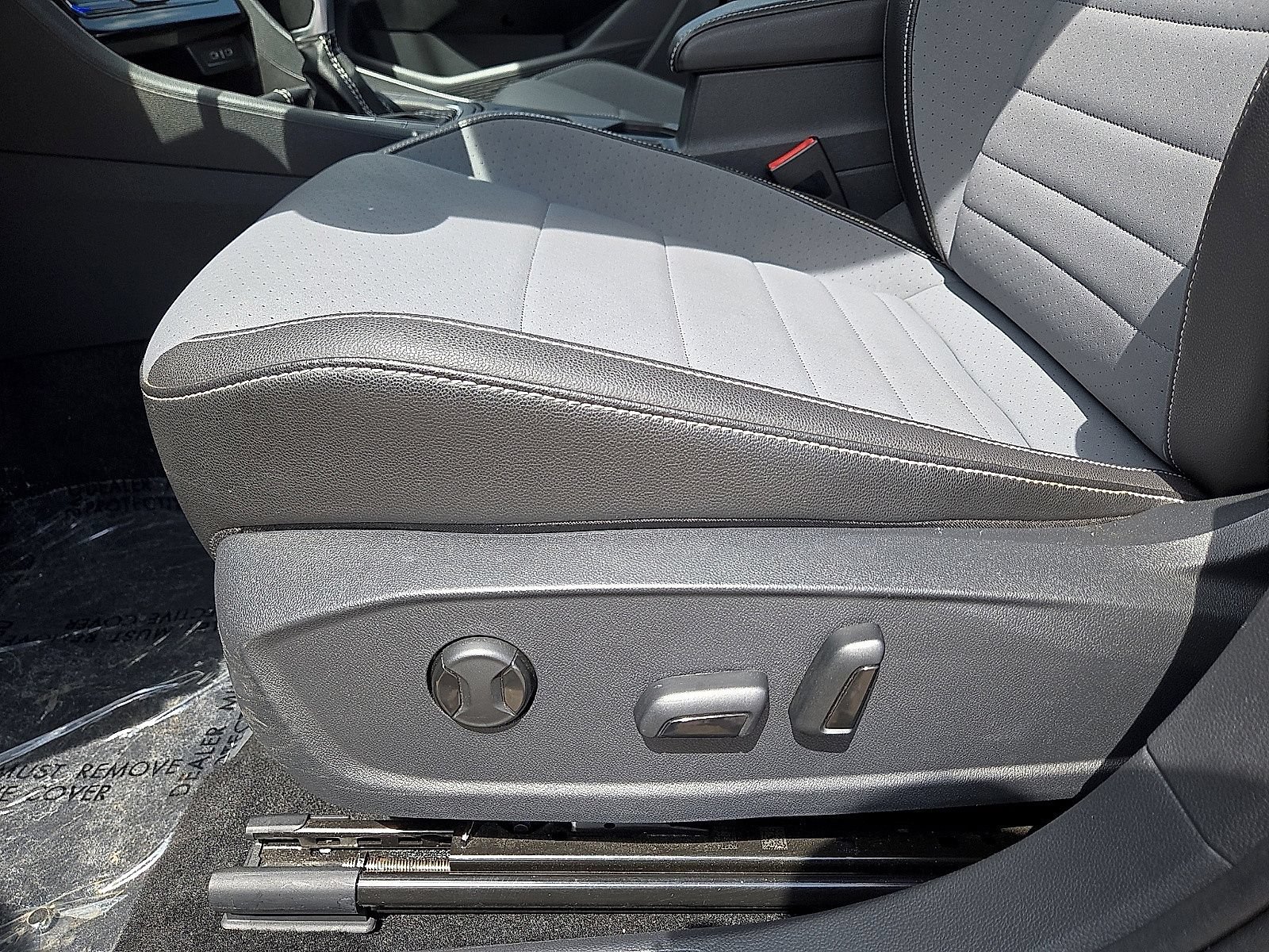 Used 2025 Volkswagen Jetta SE FWD image 22