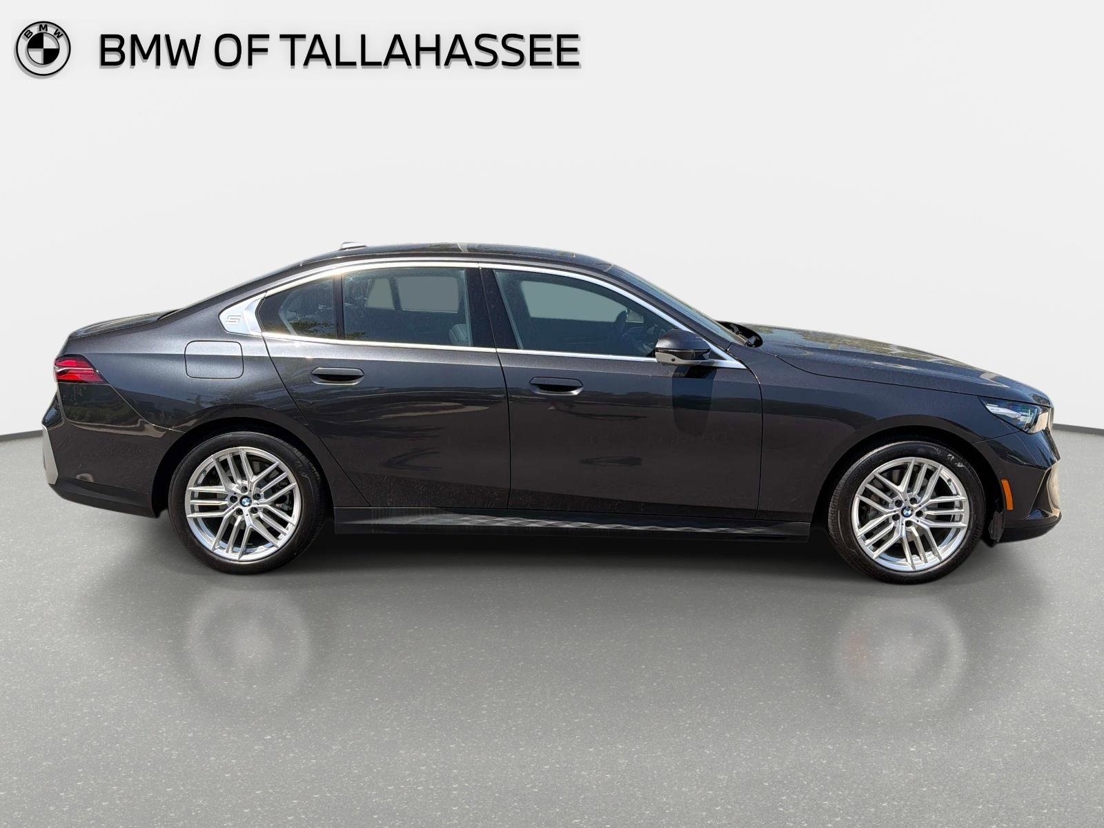 Used 2025 BMW 530i w/ Premium Package RWD image 4