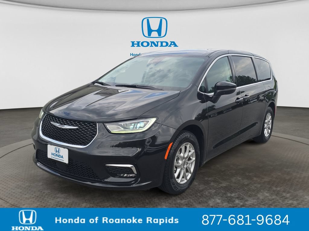 Used 2023 Chrysler Pacifica Touring-L FWD image 1