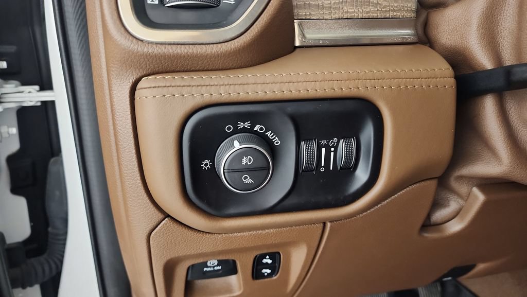 Used 2019 RAM 1500 Laramie Longhorn AWD/4WD image 26