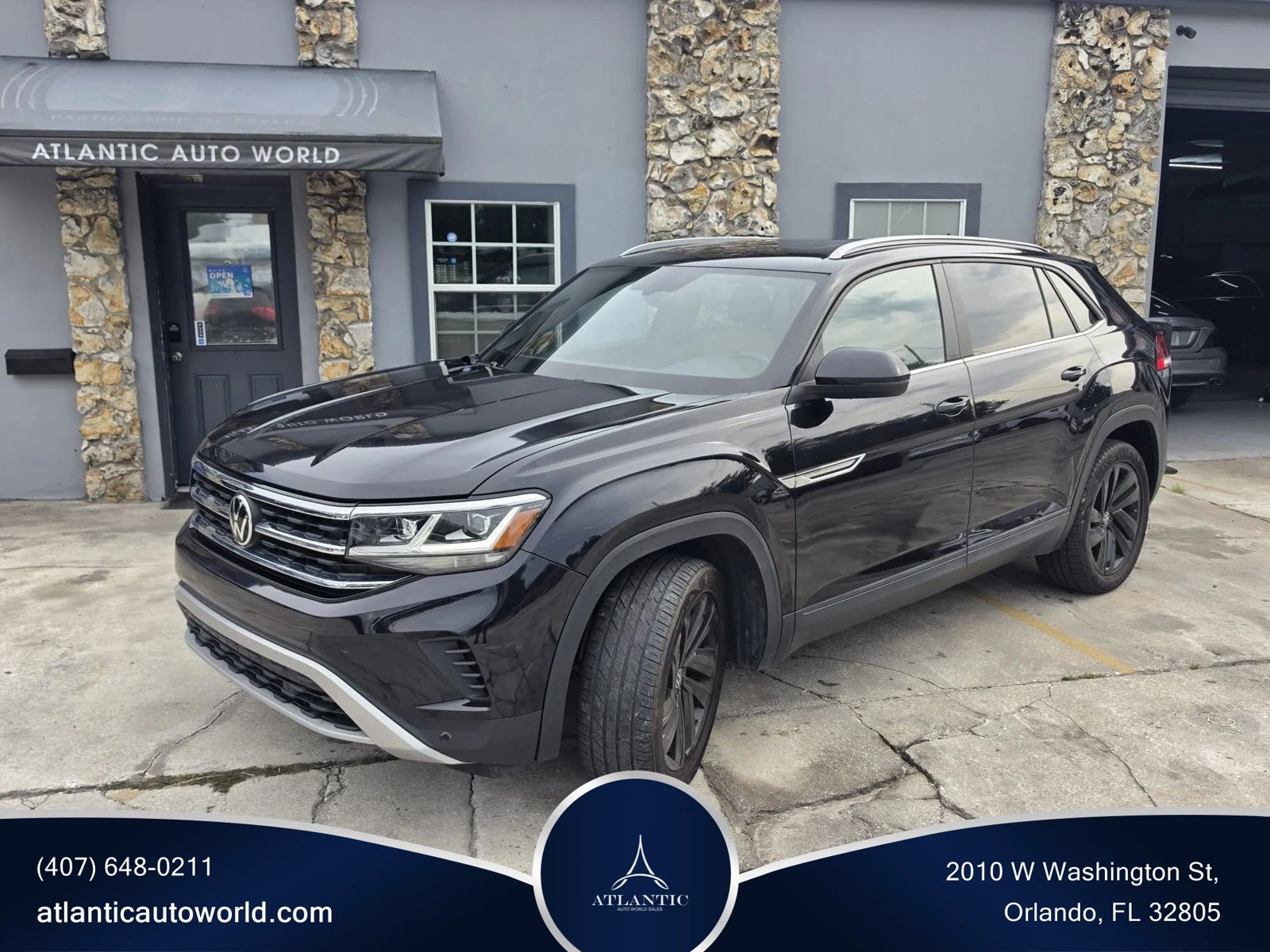 Used 2022 Volkswagen Atlas Cross Sport SE w/ Panoramic Sunroof Package FWD image 1