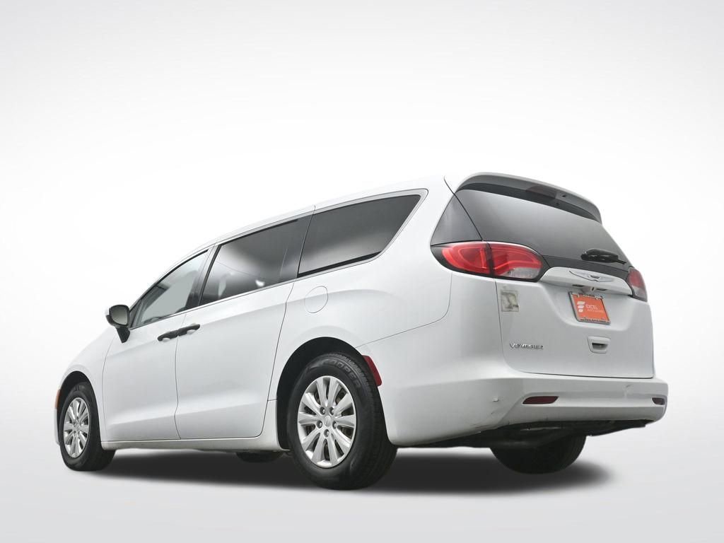 Used 2021 Chrysler Voyager L image 37