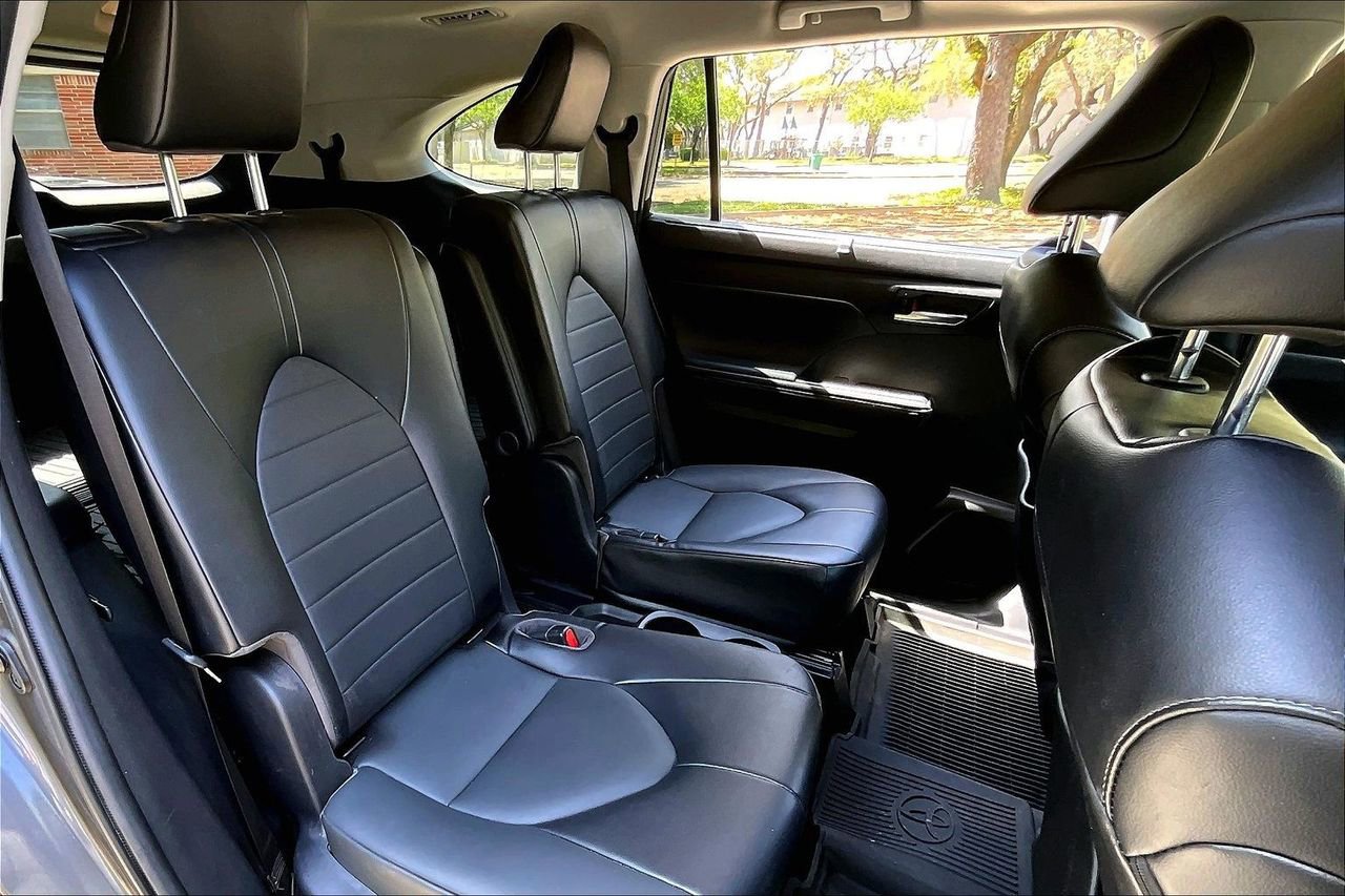 Used 2022 Toyota Highlander XLE image 22
