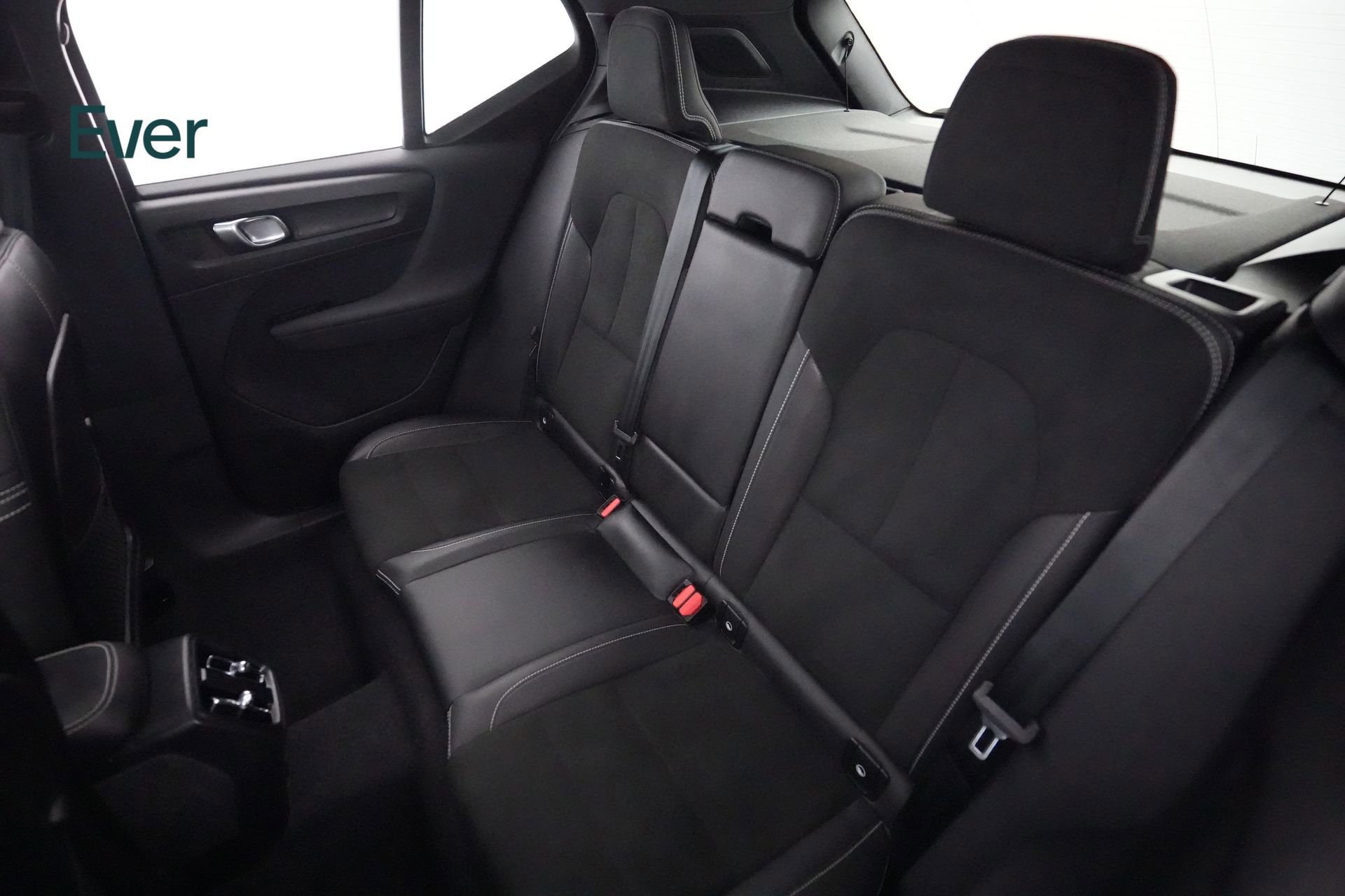 Used 2021 Volvo XC40 P8 Recharge w/ Advanced Package image 24