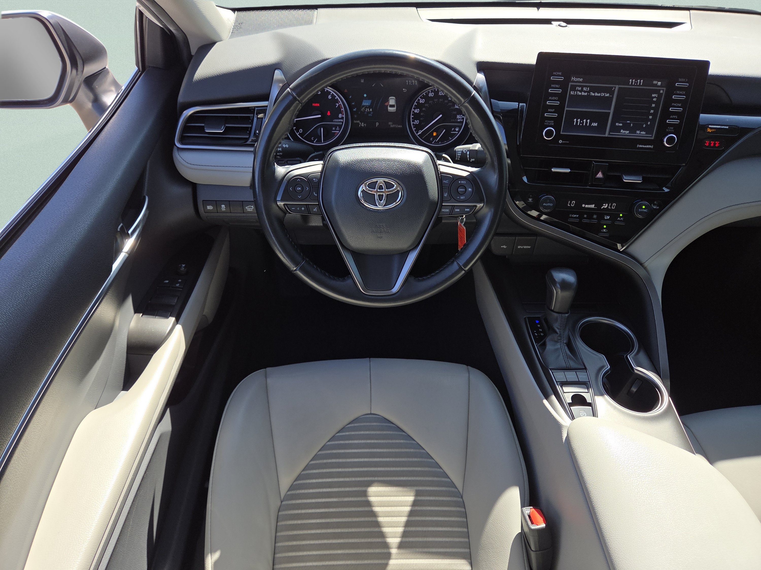 Used 2023 Toyota Camry SE AWD/4WD image 4