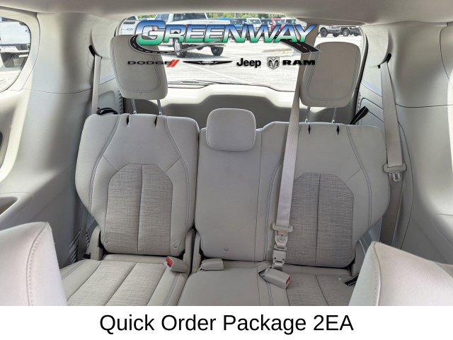 Used 2017 Chrysler Pacifica Touring Plus FWD image 18