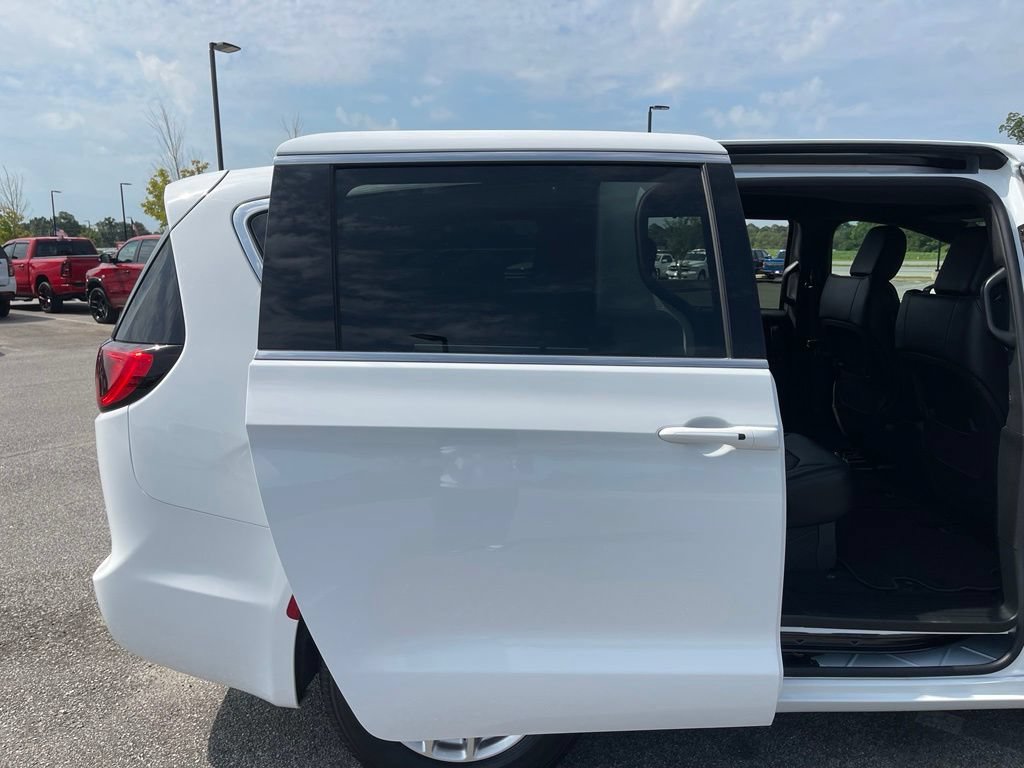 New 2027 Chrysler Pacifica LX FWD image 52